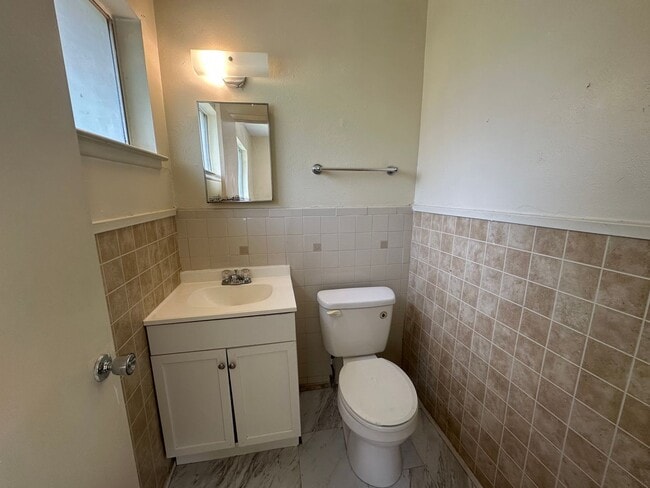 Building Photo - 4000 Acree St