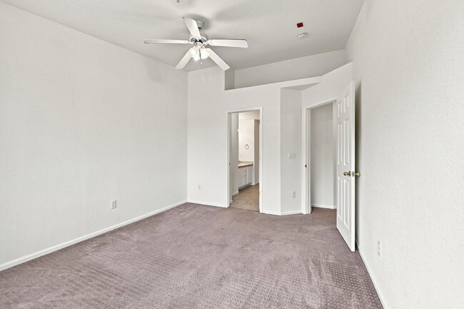 Building Photo - $1,930.95, 2 Beds - 2.5 Bath, Condo in Denver with Central A/C!