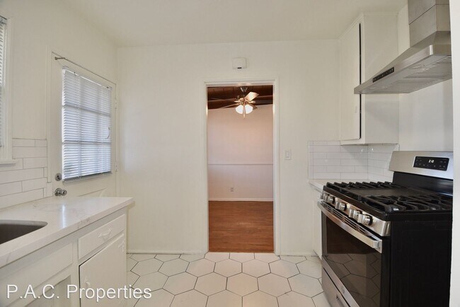 Building Photo - 1 br, 1 bath Apartment - 4658 Colfax Avenu...