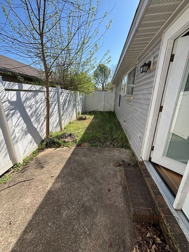 Building Photo - 1752 Garland Ave