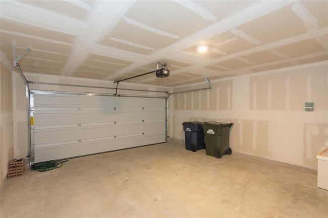 Building Photo - 153 Star Packer Ln