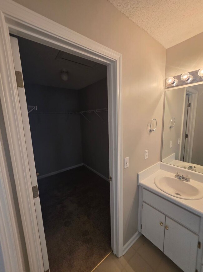 Building Photo - 147 S Spring View Dr