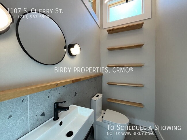 Building Photo - 1107 S Cherry St