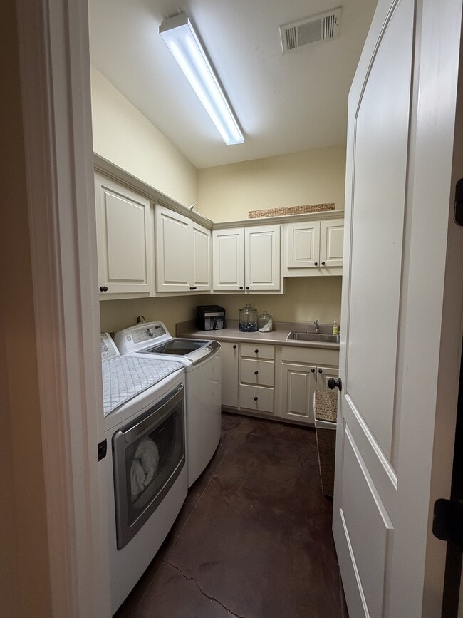 Building Photo - 424 Northpointe Lake Dr