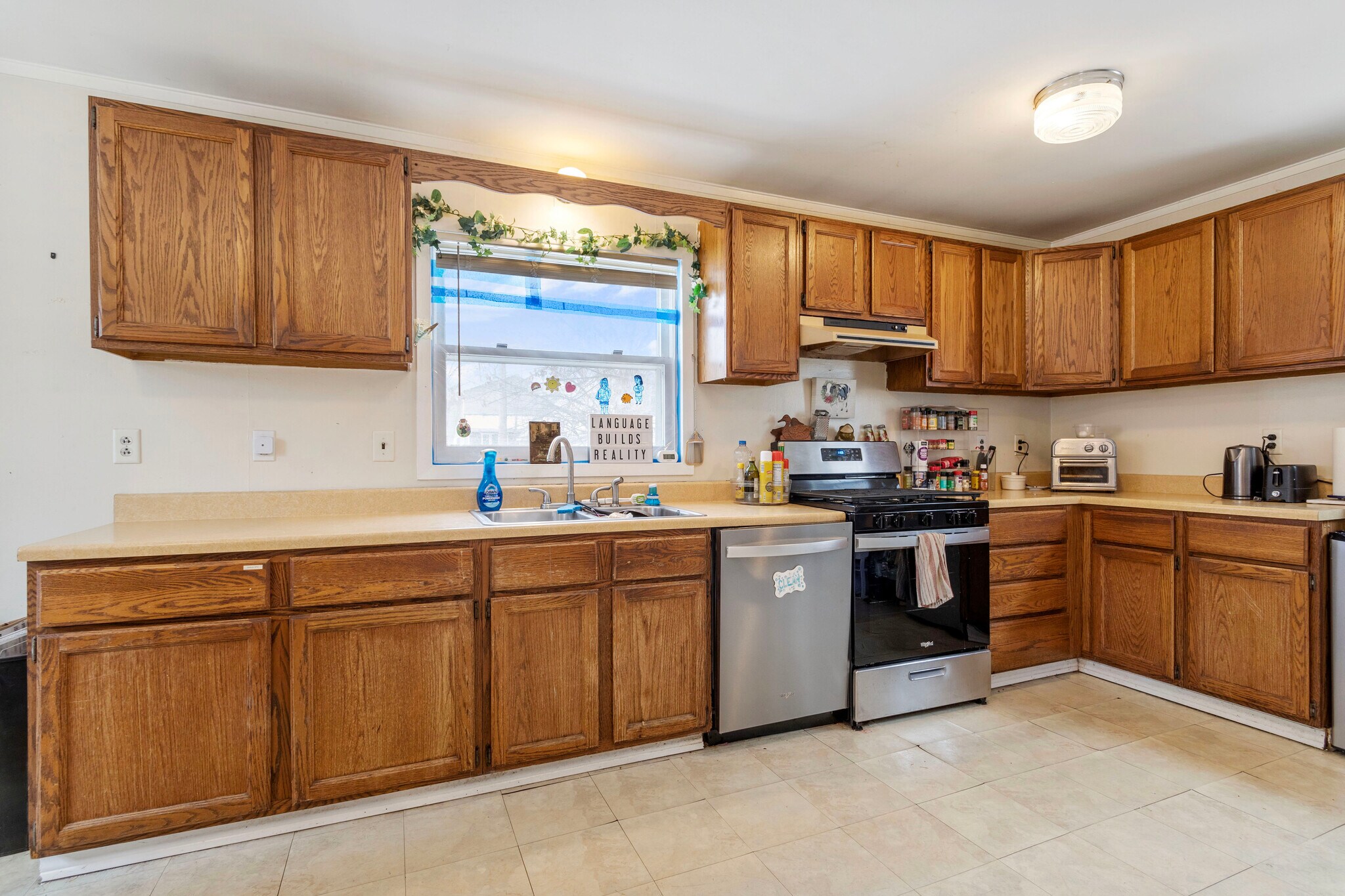 Building Photo - 1028 23rd Ave SE