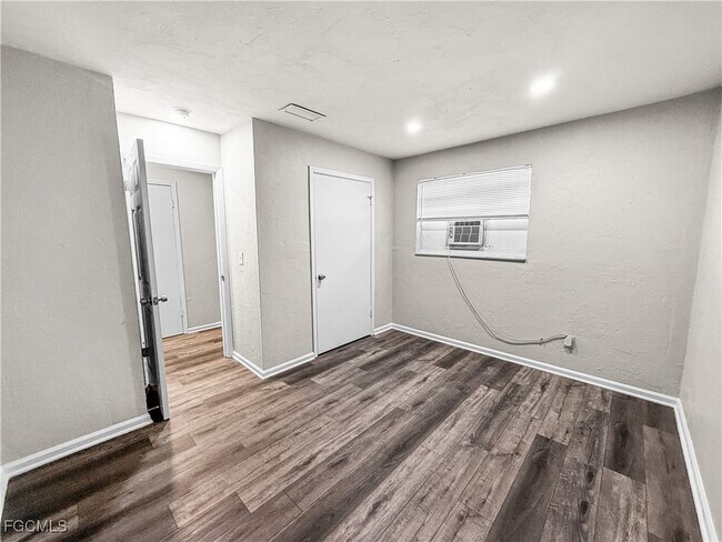 Building Photo - 3744 Estelle Ave