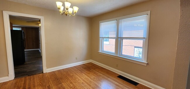 Building Photo - Welcome to this charming 3-bedroom, 2-bath...