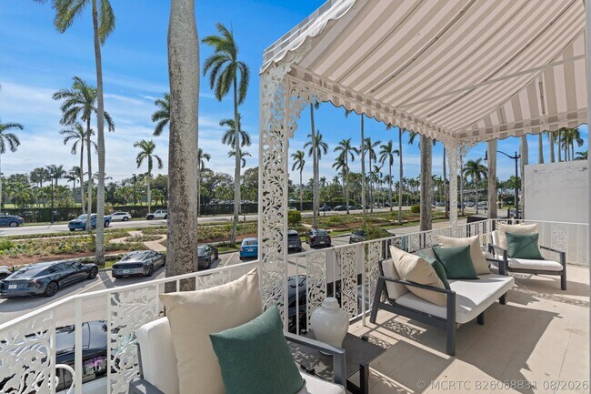 Building Photo - 255 Royal Poinciana Way