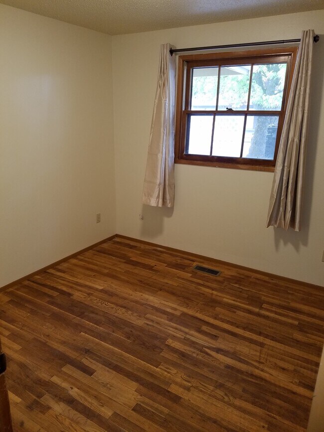 Building Photo - 3 Bedroom Home - Great Location - Available Soon