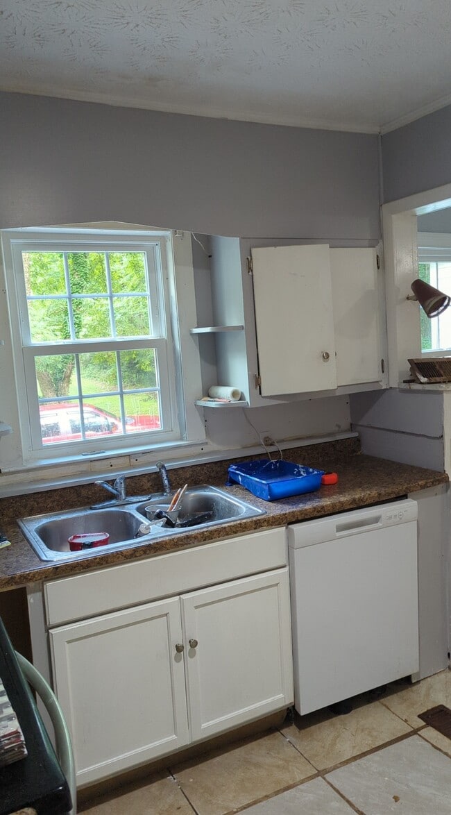 Kitchen - 2226 shady grove road