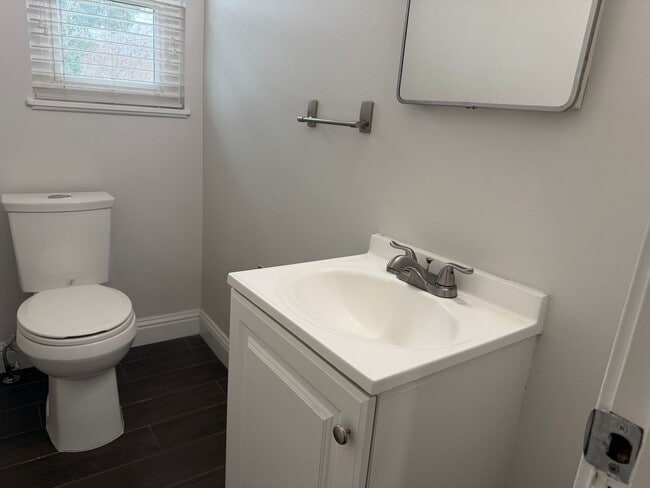 Building Photo - Adorable 3 bedroom 1.5 bath home garden setting