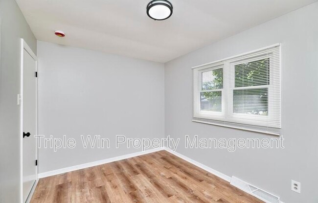 Building Photo - 10531 Fabick Dr