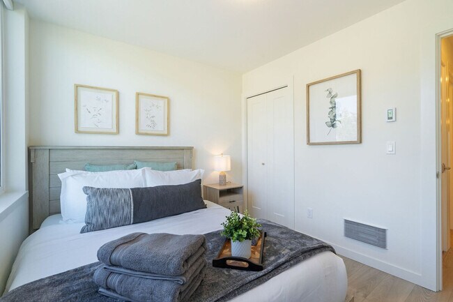 Building Photo - 1835 14th Ave