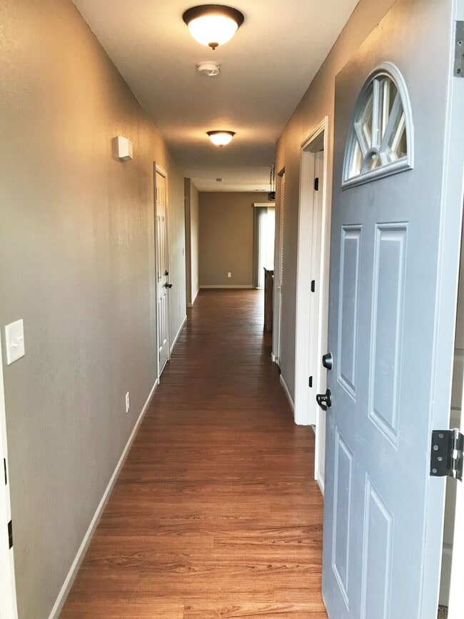Building Photo - 3D Tour Available - 1-Car Garage + Fenced-in Yard + LVT Flooring! Available July 3rd!