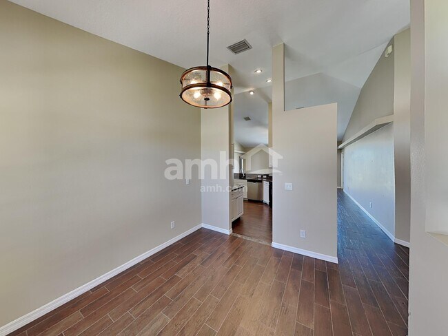 Building Photo - 1403 22nd Ave W