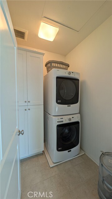 Building Photo - 73 Wildvine