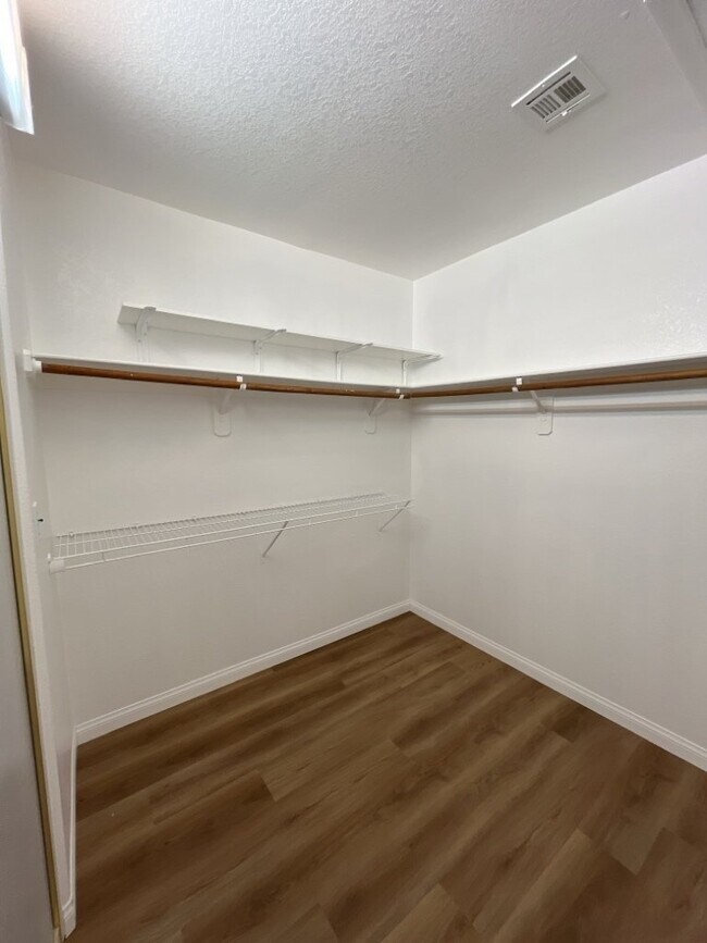 Building Photo - Encounter the ultimate luxury living exper...