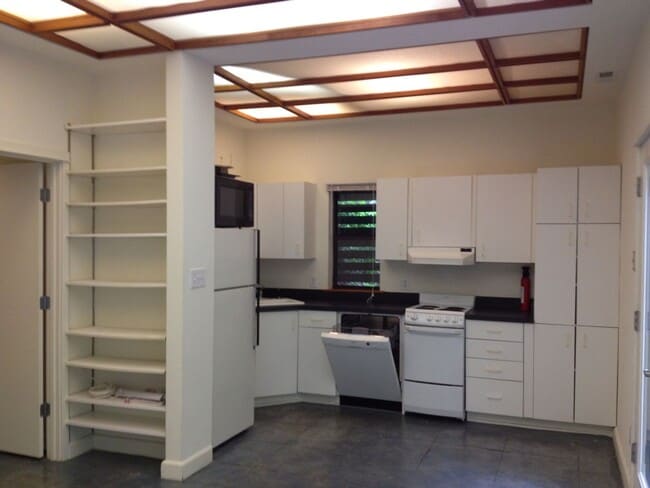 Building Photo - 1 Bed Apartment super close to UNC campus!...