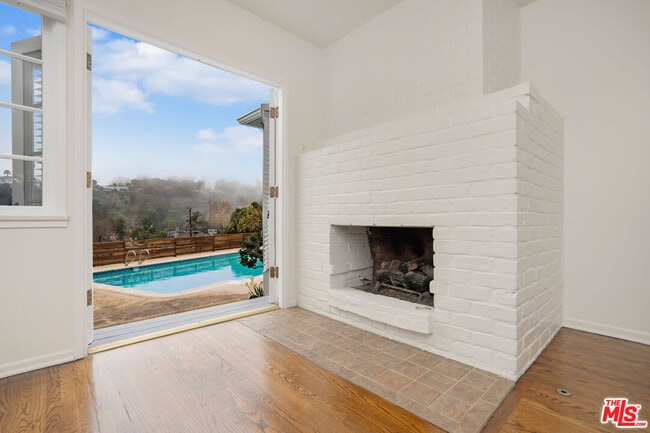 Building Photo - 547 Stassi Ln