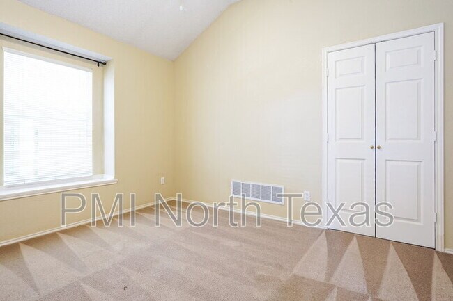 Building Photo - 2708 Berry Hill
