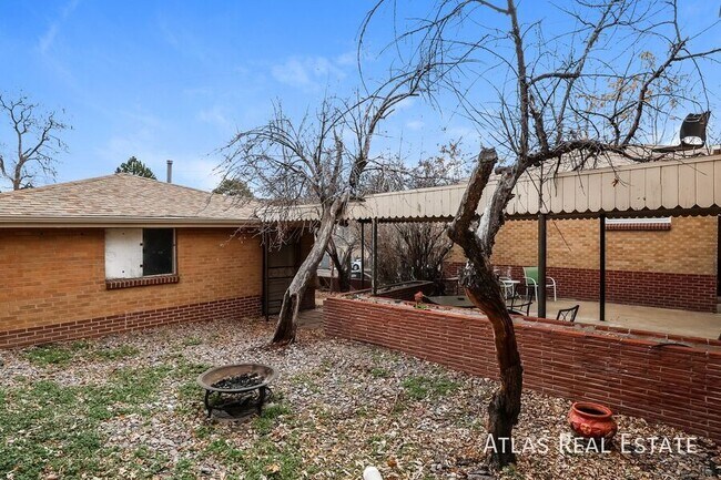 Building Photo - 2716 Grove St