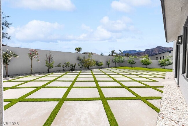 Building Photo - 4315 N Dapple Gray Rd