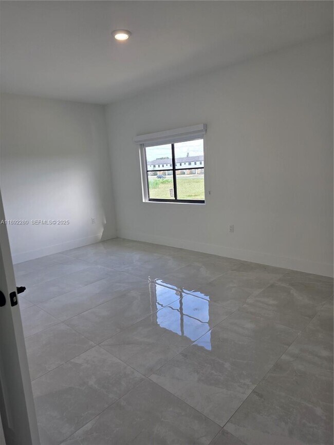 Building Photo - 1402 NW 1st St