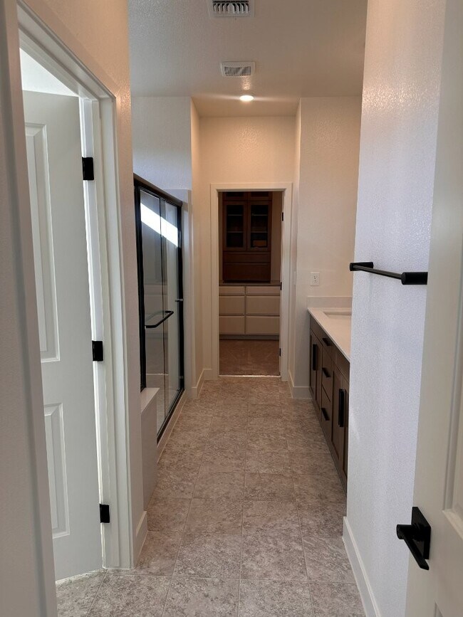 Building Photo - 10114 Blue Cereus St