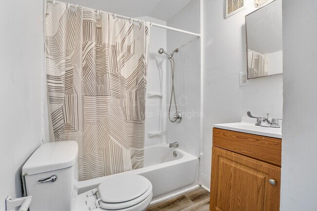 Building Photo - 650 S 43rd St