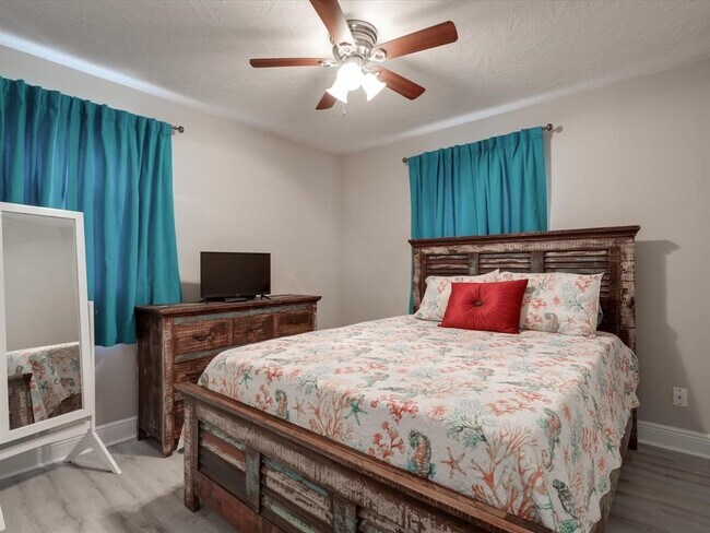 Building Photo - 10 Windsor Ct