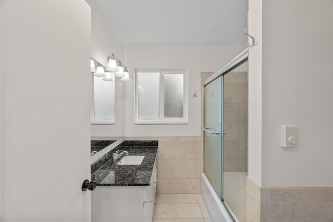 Building Photo - 410 Lois Ln Ct