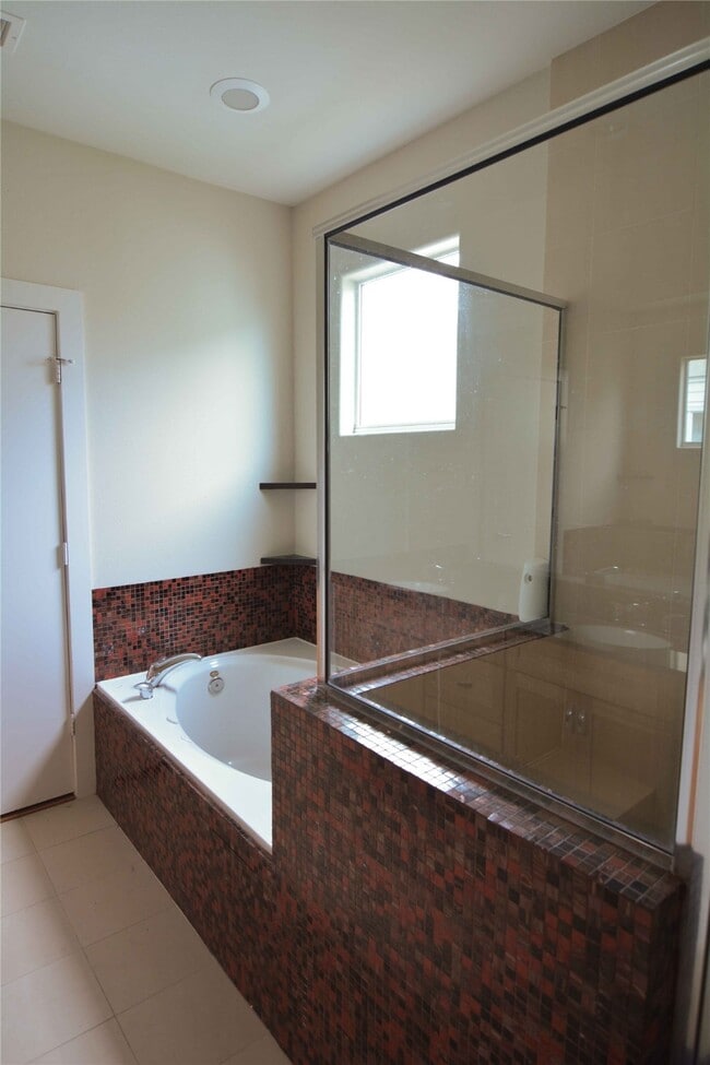 Building Photo - 5427 Kansas St