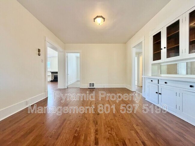 Building Photo - 1534 Garfield Ave S