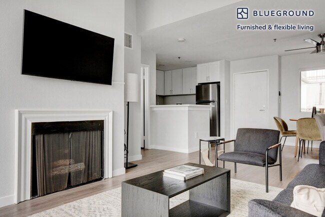 Building Photo - 310 S Virgil Ave