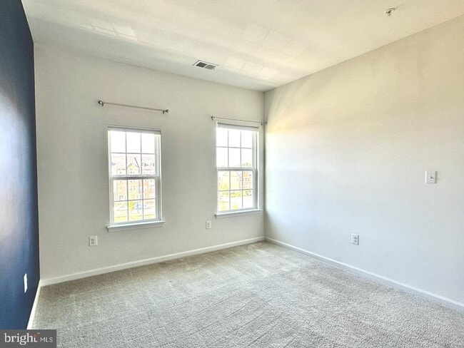 Building Photo - 5312 N Center Dr