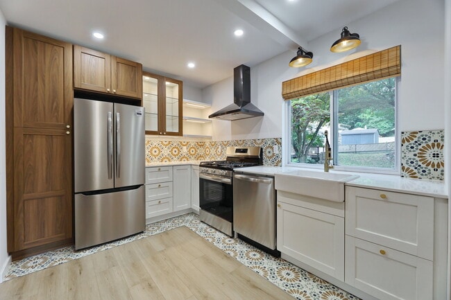 Building Photo - 205 Island Rd