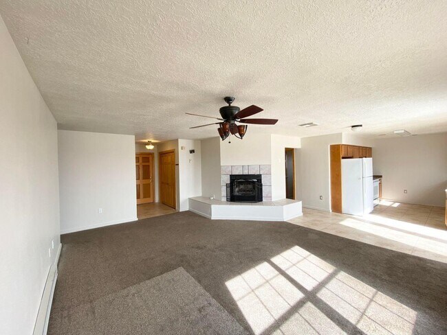 Building Photo - 910 11th Ave NW