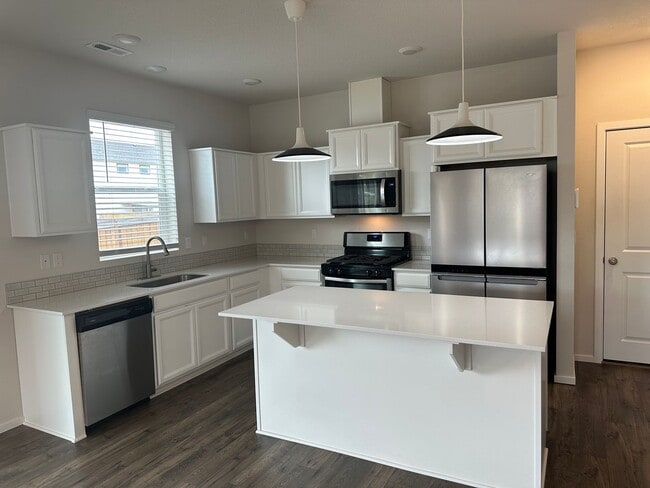 Building Photo - Newer 4 bedroom 2.5 bathroom house!