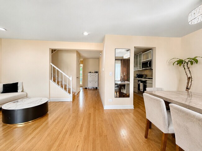 Building Photo - 495 S Crow Trail