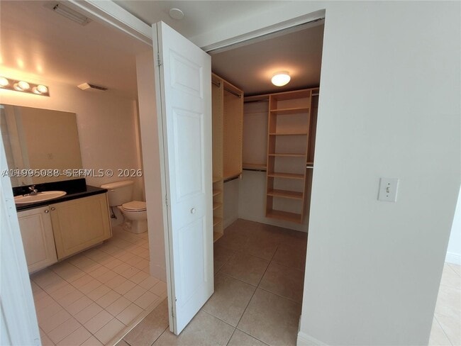 Building Photo - 3000 Coral Wy