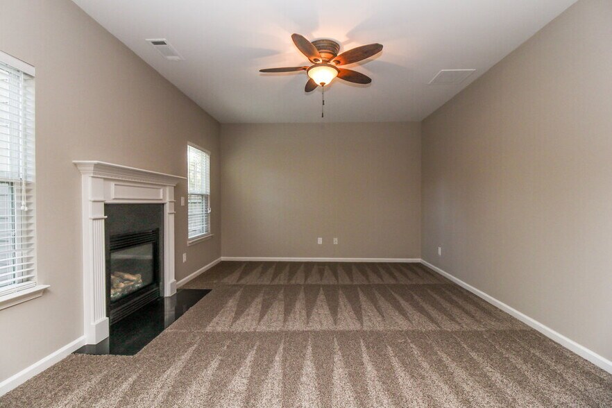 Building Photo - 5005 Amethyst Dr