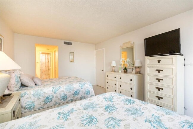 Building Photo - 6357 Bahia Del Mar Blvd S