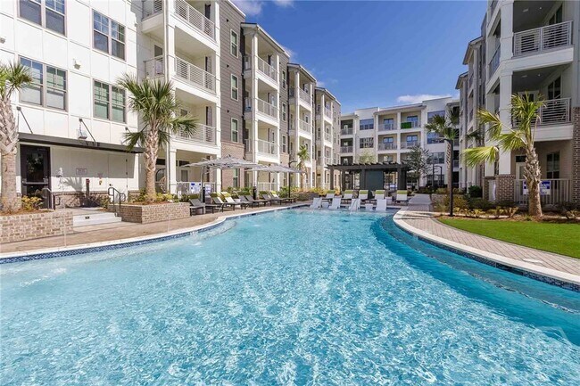Building Photo - 1150 E Perry Ln