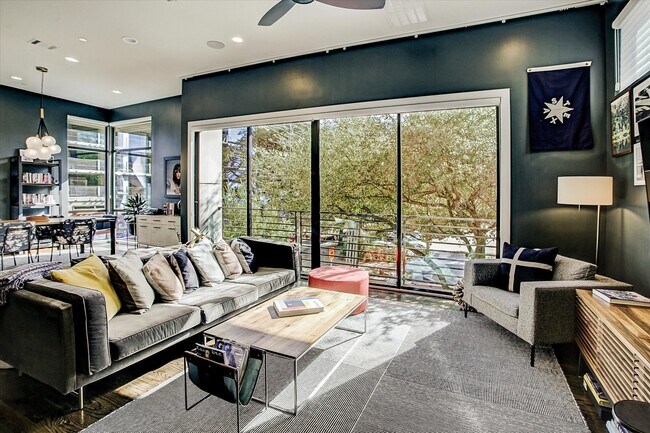 Building Photo - 1004 California St