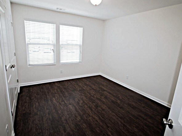 Building Photo - 15 Crabapple Cir
