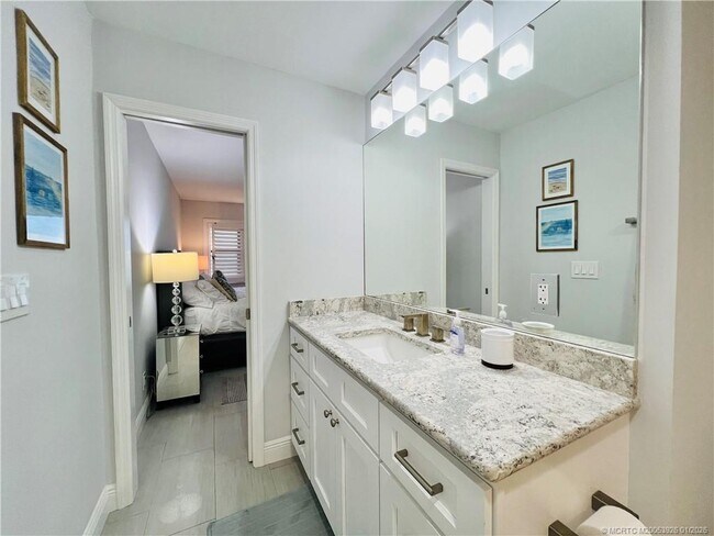 Building Photo - 9400 S Ocean Dr