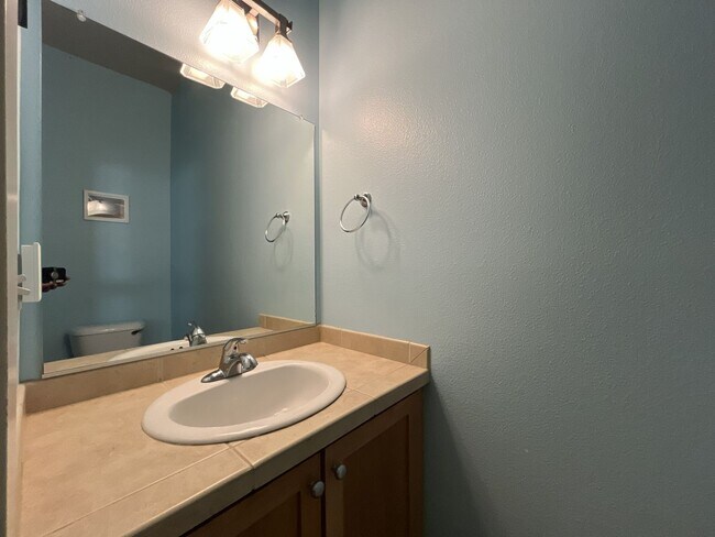 Building Photo - Well-Designed Condo with Dual Primary Suites, Vaulted Ceilings & Community Clubhouse