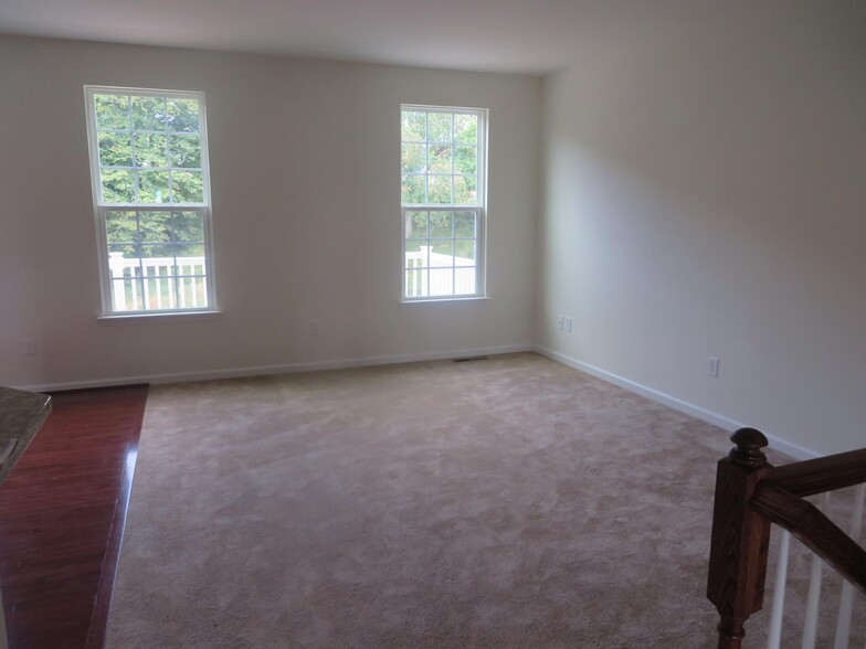 Living room - 1280 Madison Ln