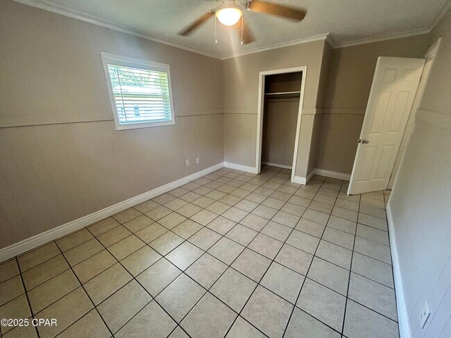 Building Photo - 16238 E Lullwater Dr