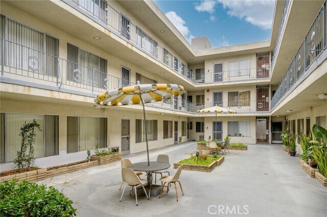 Building Photo - 1422 N Curson Ave